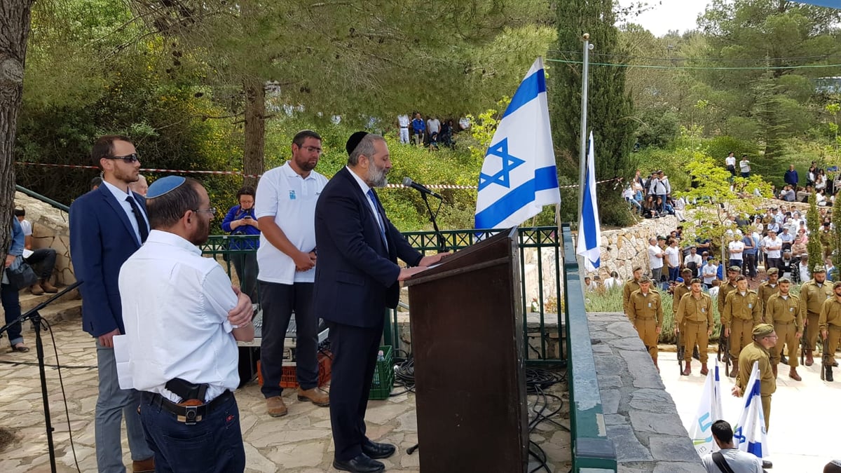 השר אריה דרעי: "אנחנו אילמים מול המשפחות השכולות"