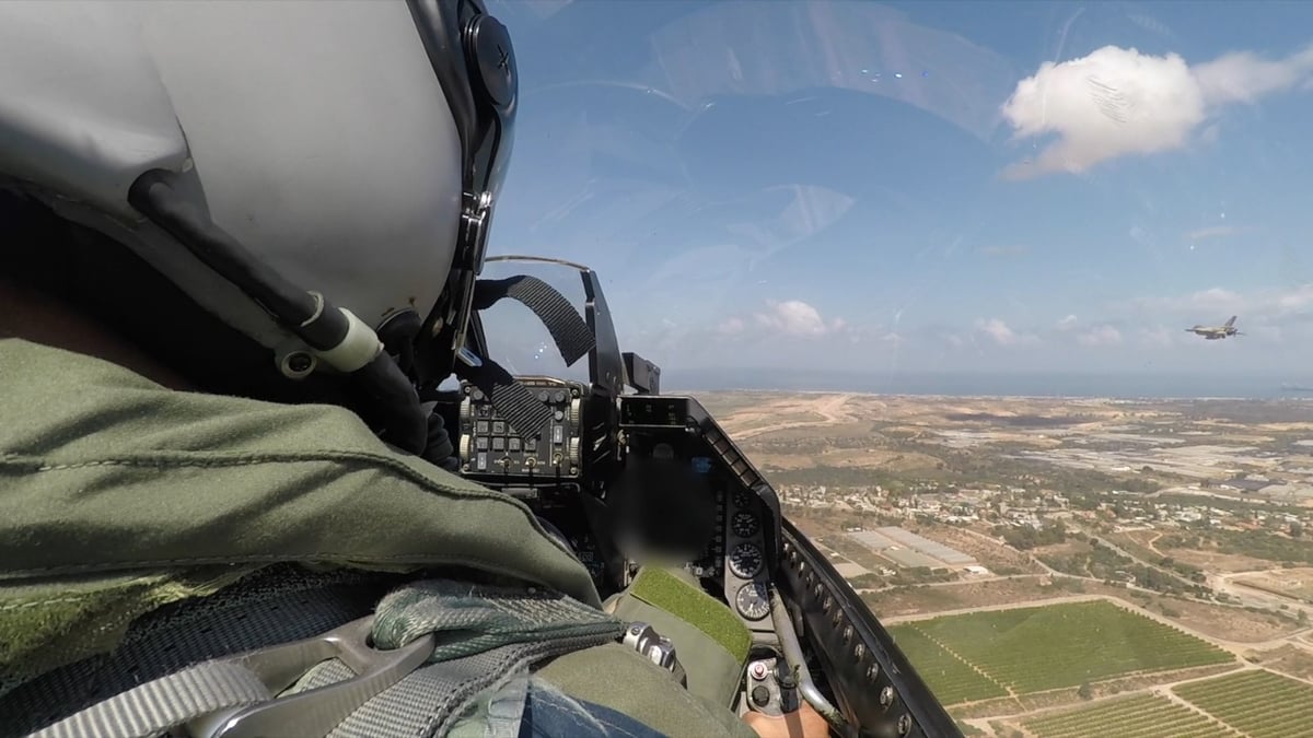 צפו: כך נראה מטס חיל האוויר מתוך ה'קוקפיט'