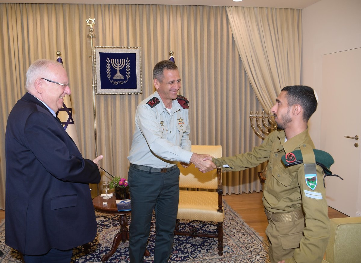 החייל המצטיין פונה מהחגיגה וזכה לטקס אישי