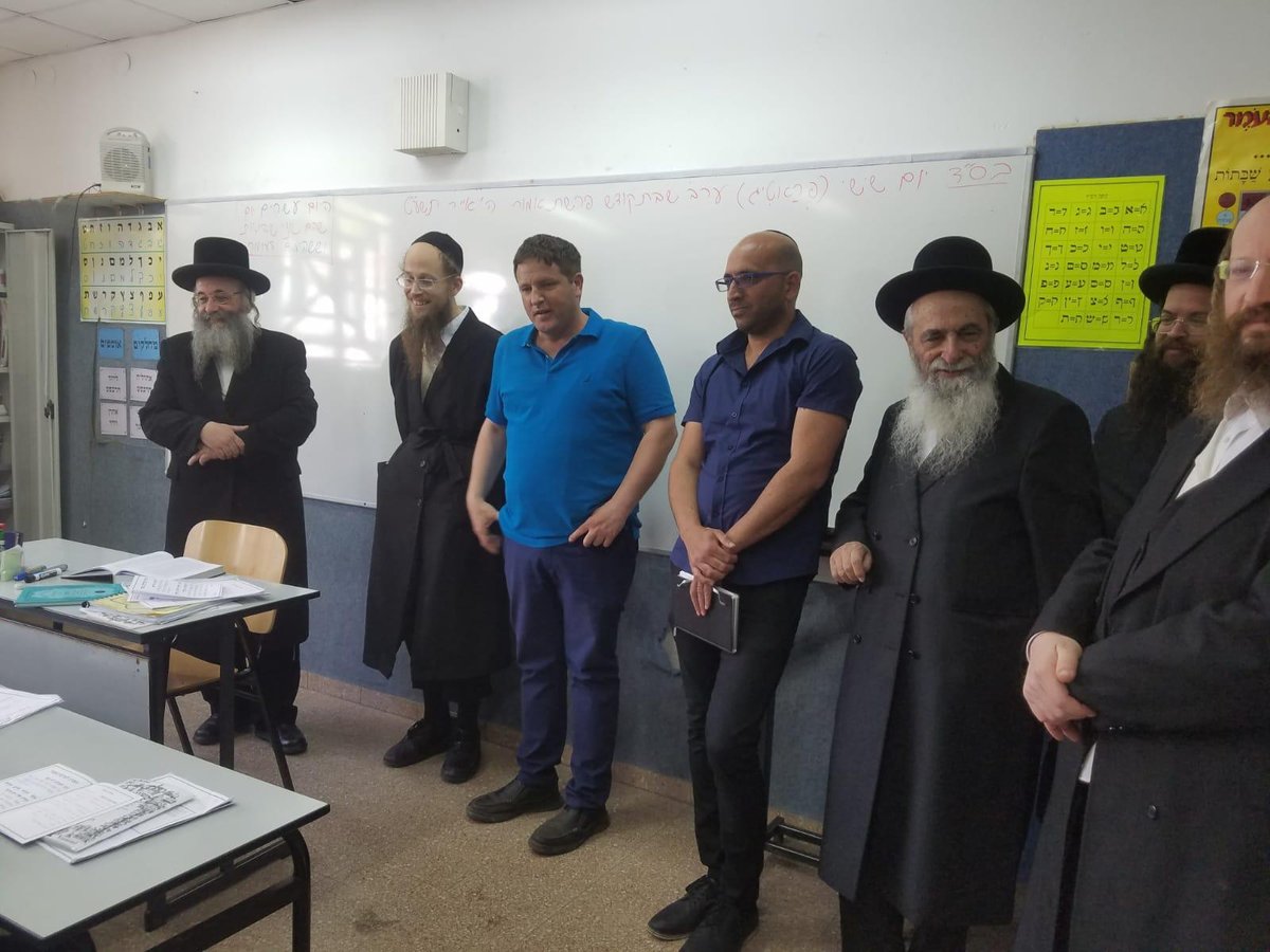 רמי גרינברג הבטיח לחסידים: מבנה לת"ת ולבית הספר