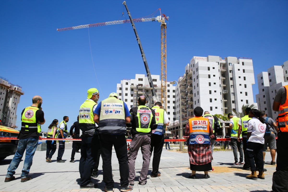 במהלך פירוק המנוף: משקולת נשמטה, עובדים נהרגו