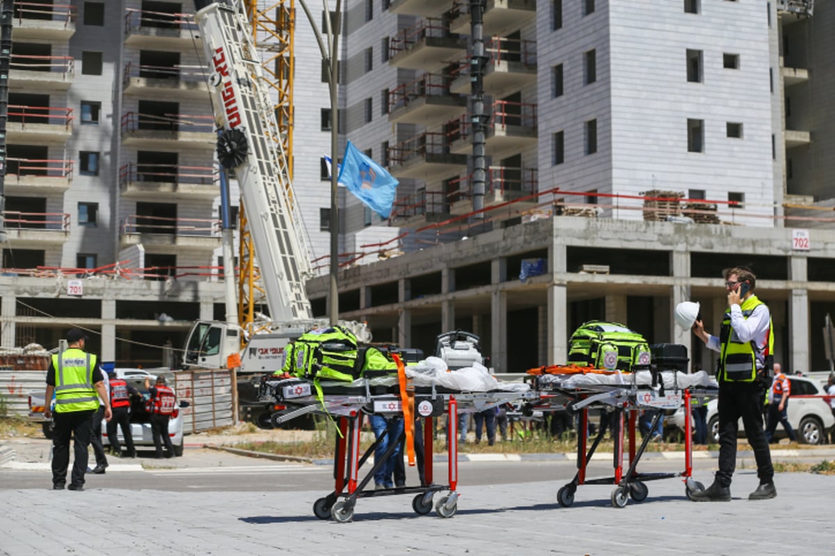 במהלך פירוק המנוף: משקולת נשמטה, עובדים נהרגו