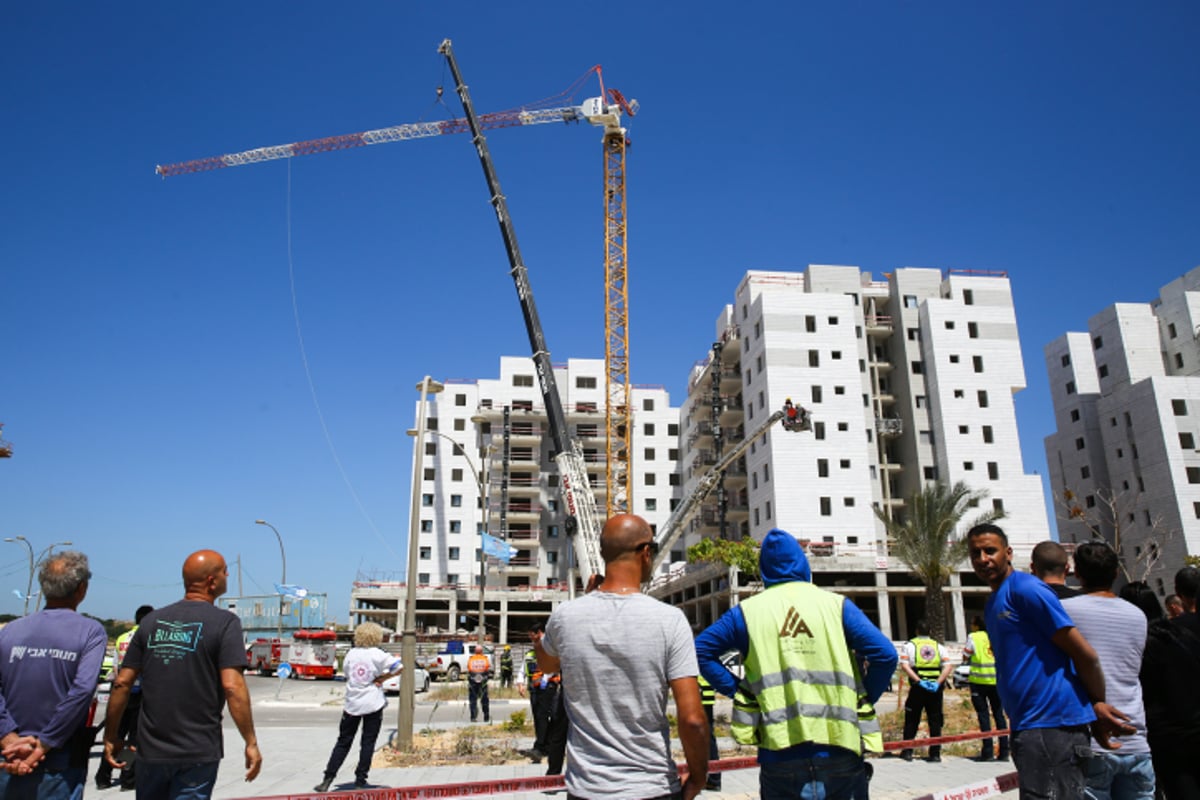 במהלך פירוק המנוף: משקולת נשמטה, עובדים נהרגו