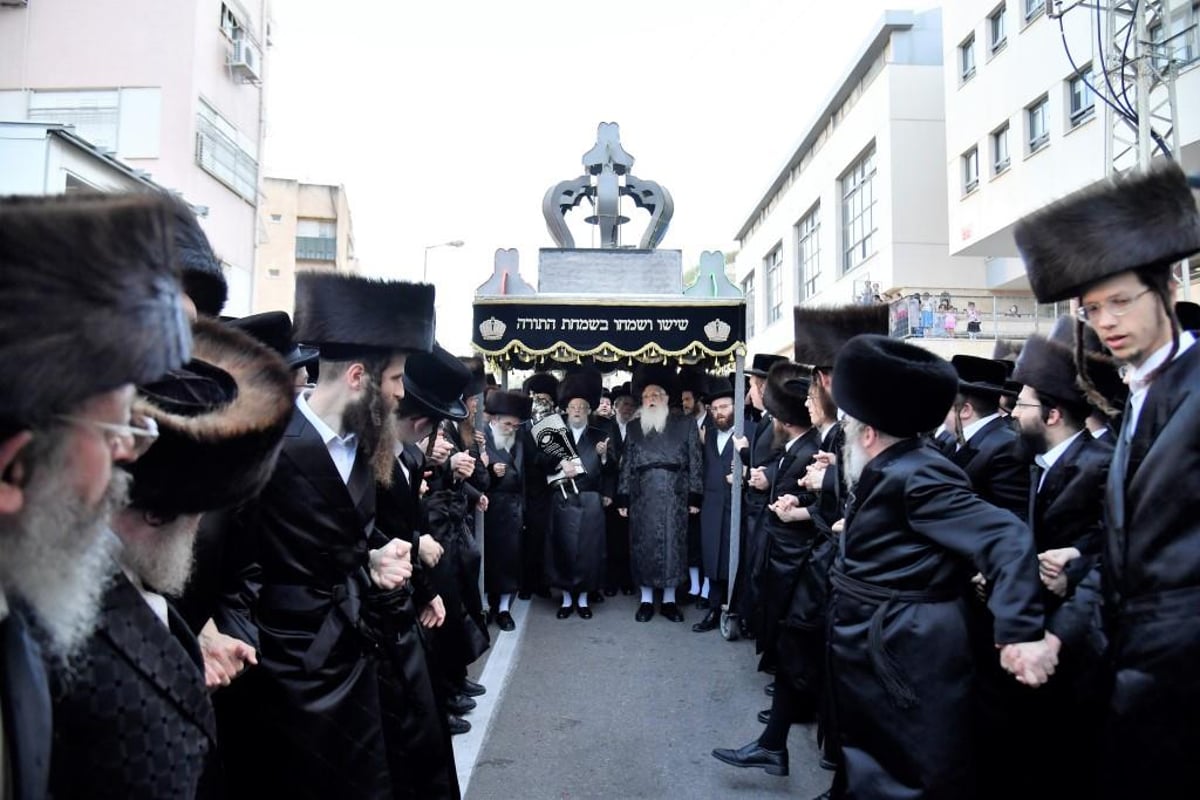 הכנסת ספר תורה לביהמ"ד סערט ויז'ניץ בחיפה