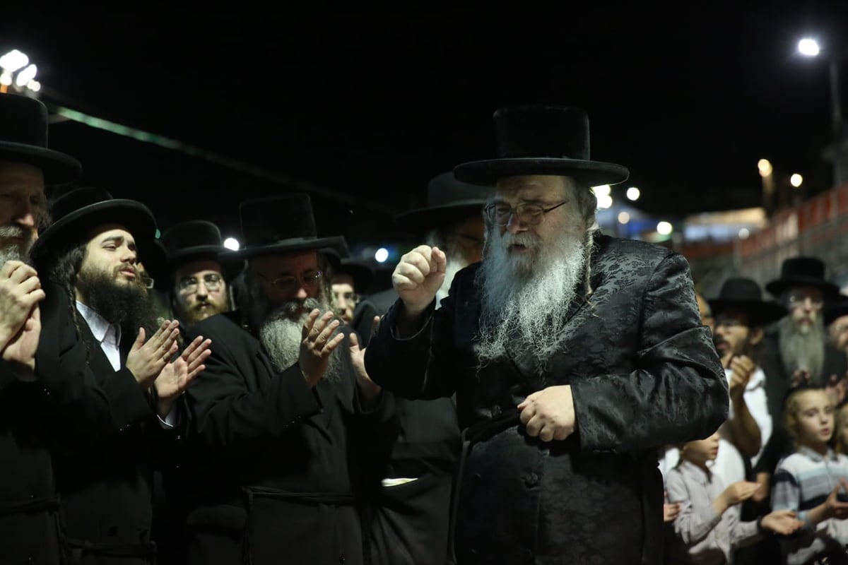 ערב ל"ג בעומר: האדמו"ר שכבר הדליק במירון