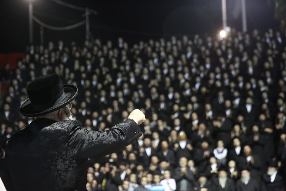 ערב ל"ג בעומר: האדמו"ר שכבר הדליק במירון