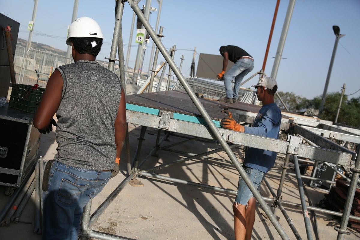 ההכנות האחרונות לל"ג בעומר במירון. צפו