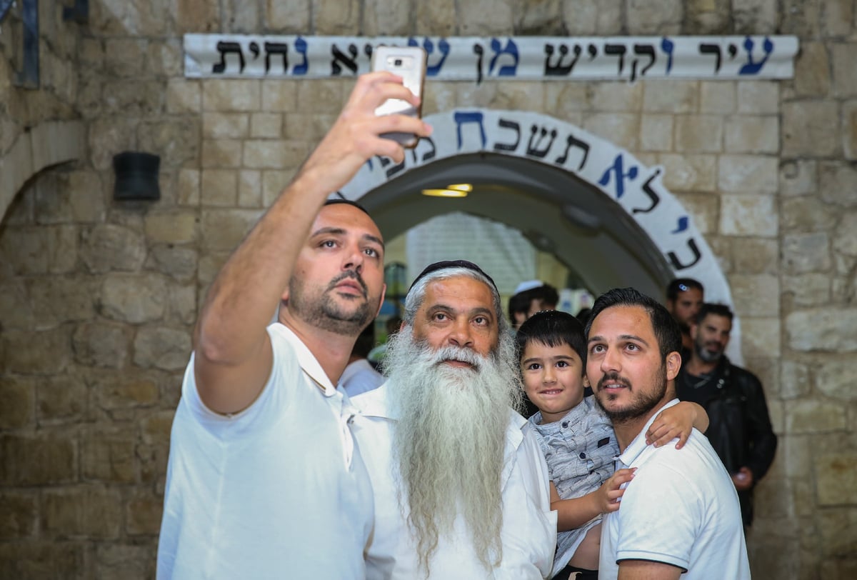 ההכנות האחרונות לל"ג בעומר במירון. צפו