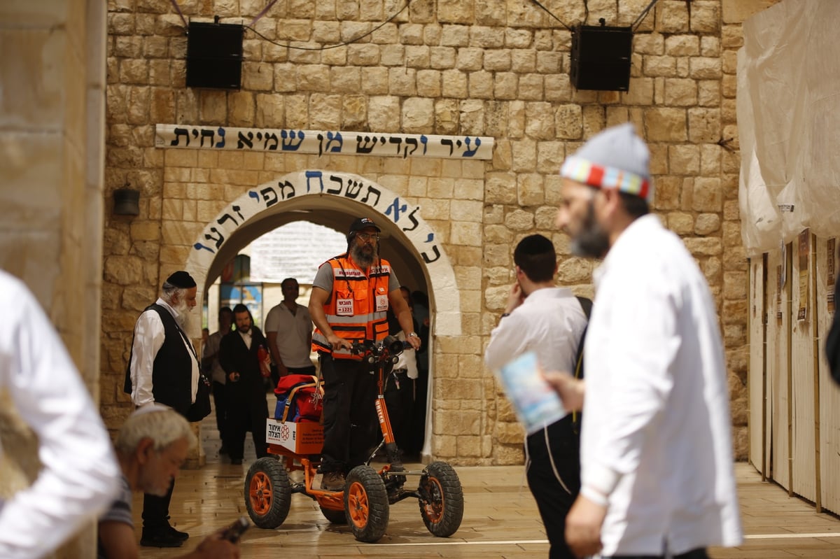 עשרות נפגעים פונו ממתחם ההדלקות במירון