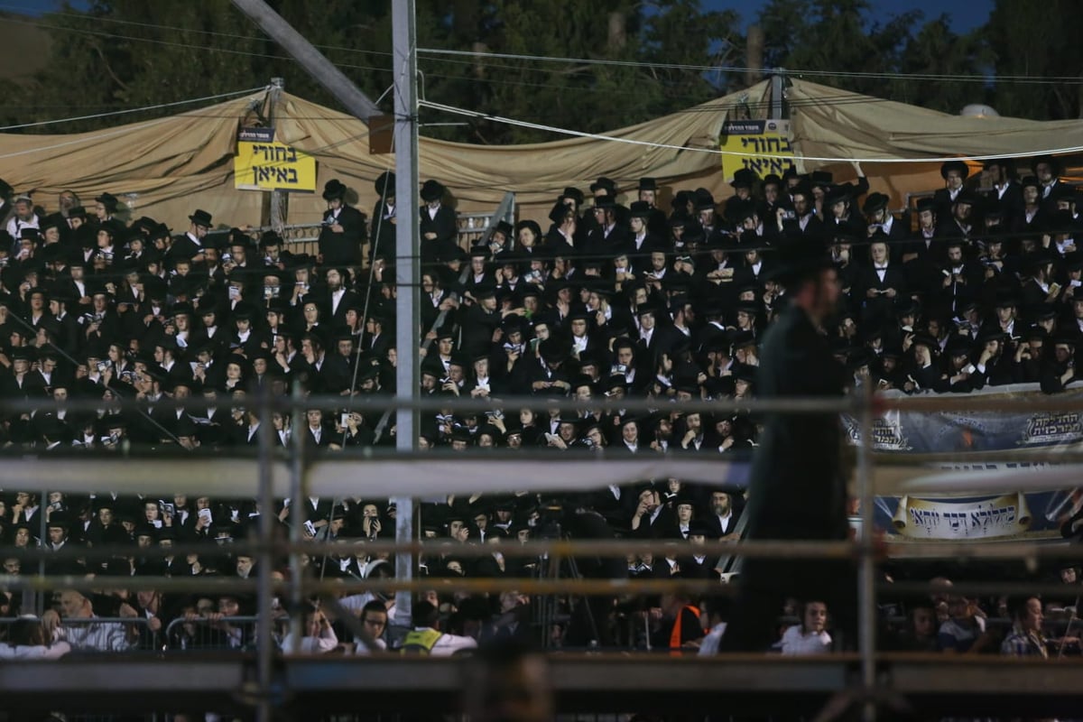 מירון: צפו במעמד ההדלקה המרכזי של האדמו"ר מבאיאן