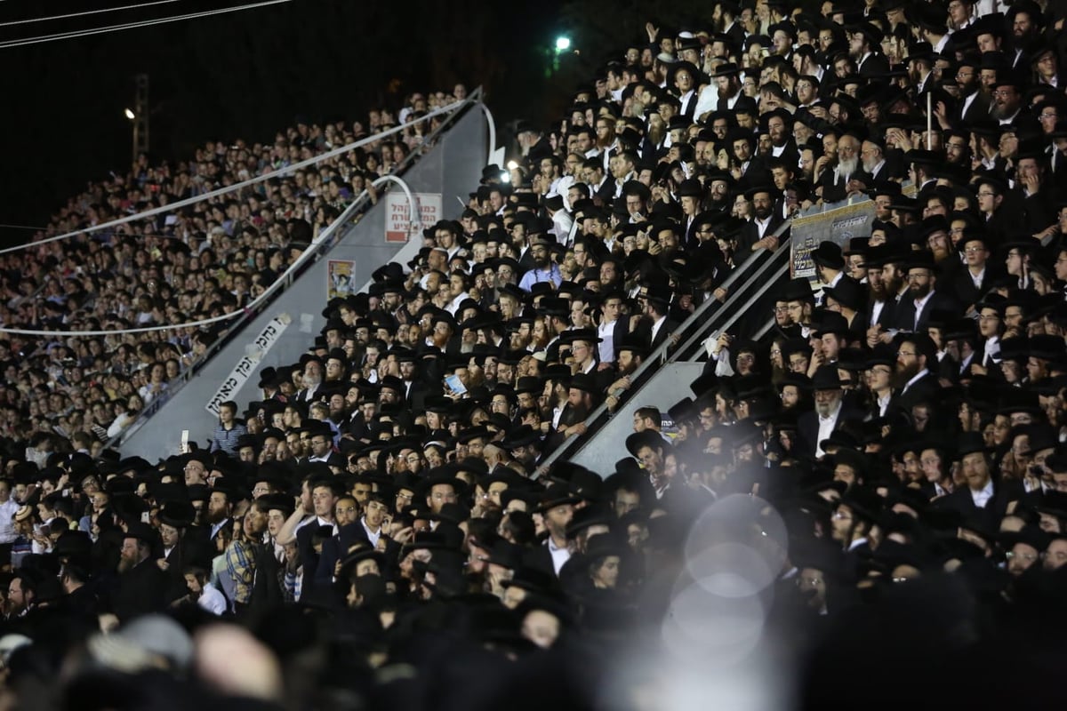 מירון: צפו במעמד ההדלקה המרכזי של האדמו"ר מבאיאן