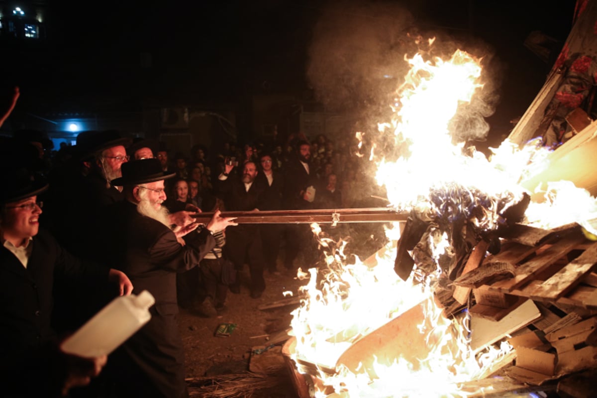 במאה שערים הדליקו מדורה, ופתחו בריקוד