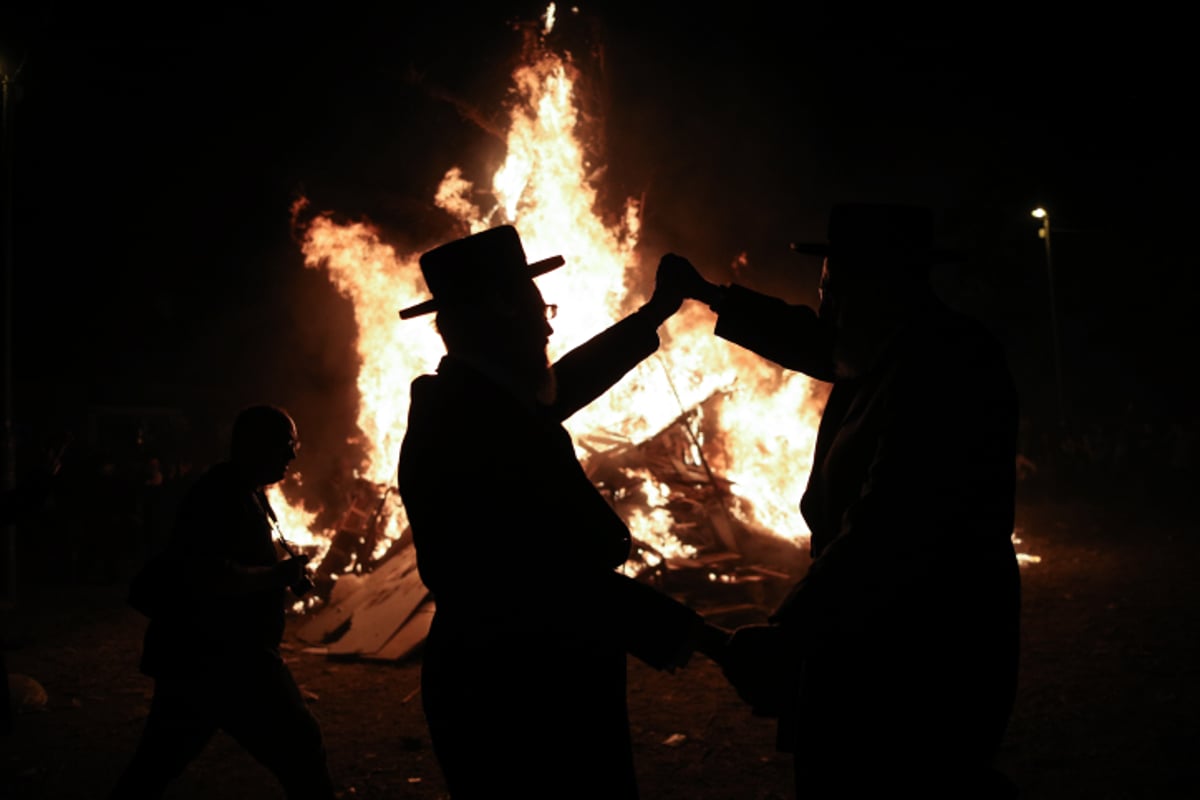 במאה שערים הדליקו מדורה, ופתחו בריקוד