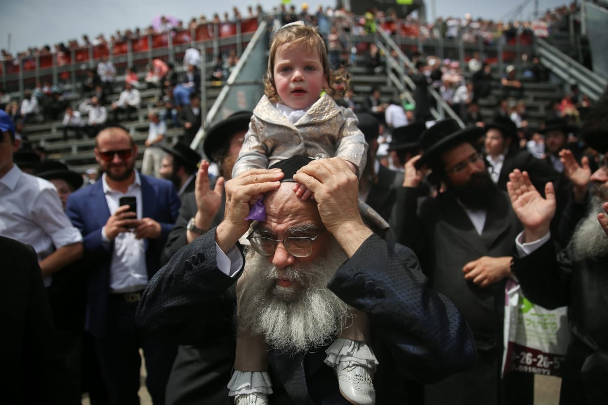 מירון: המקובל ערך חלאקה לילדים. תיעוד