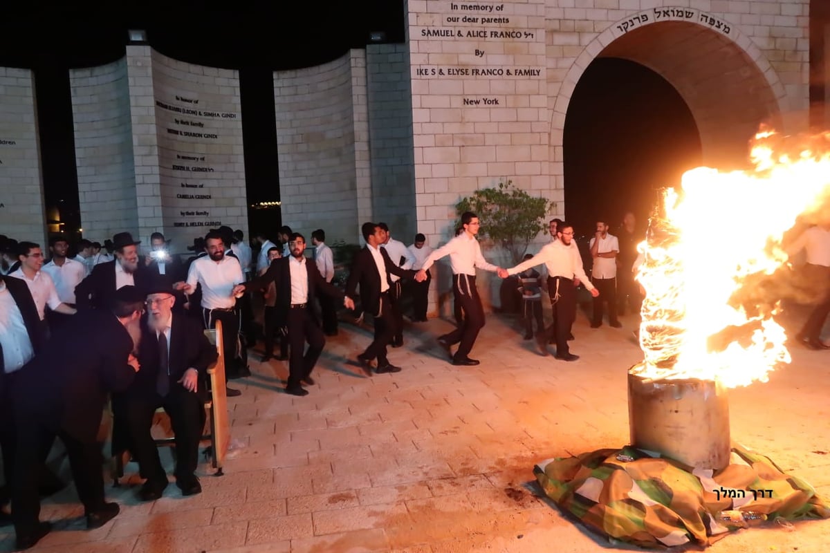 צפו: נשיא המועצת בשירת ואמרתם כה לחי