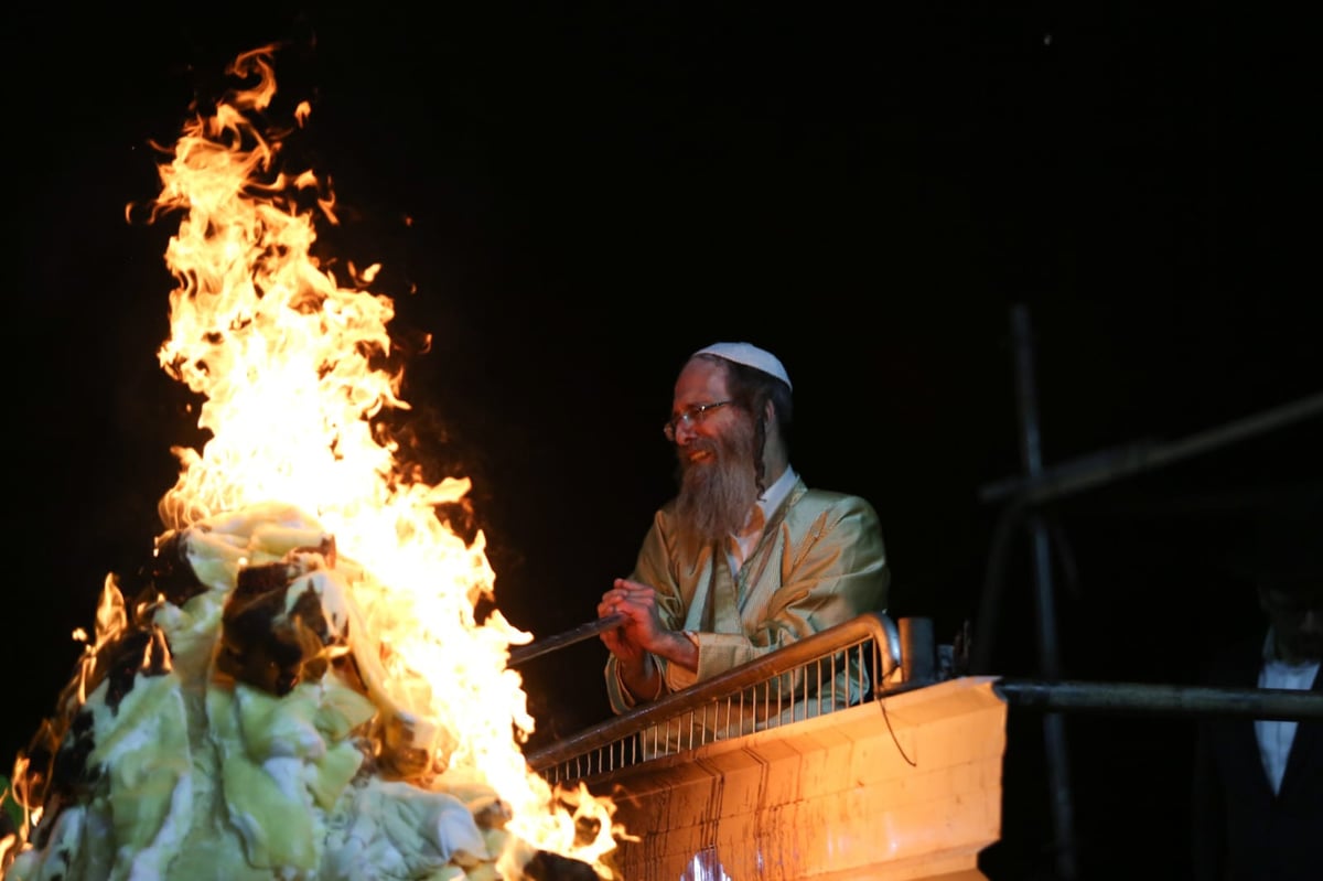 תיעוד מיוחד: ההדלקה של ר' מיילך בידרמן במירון