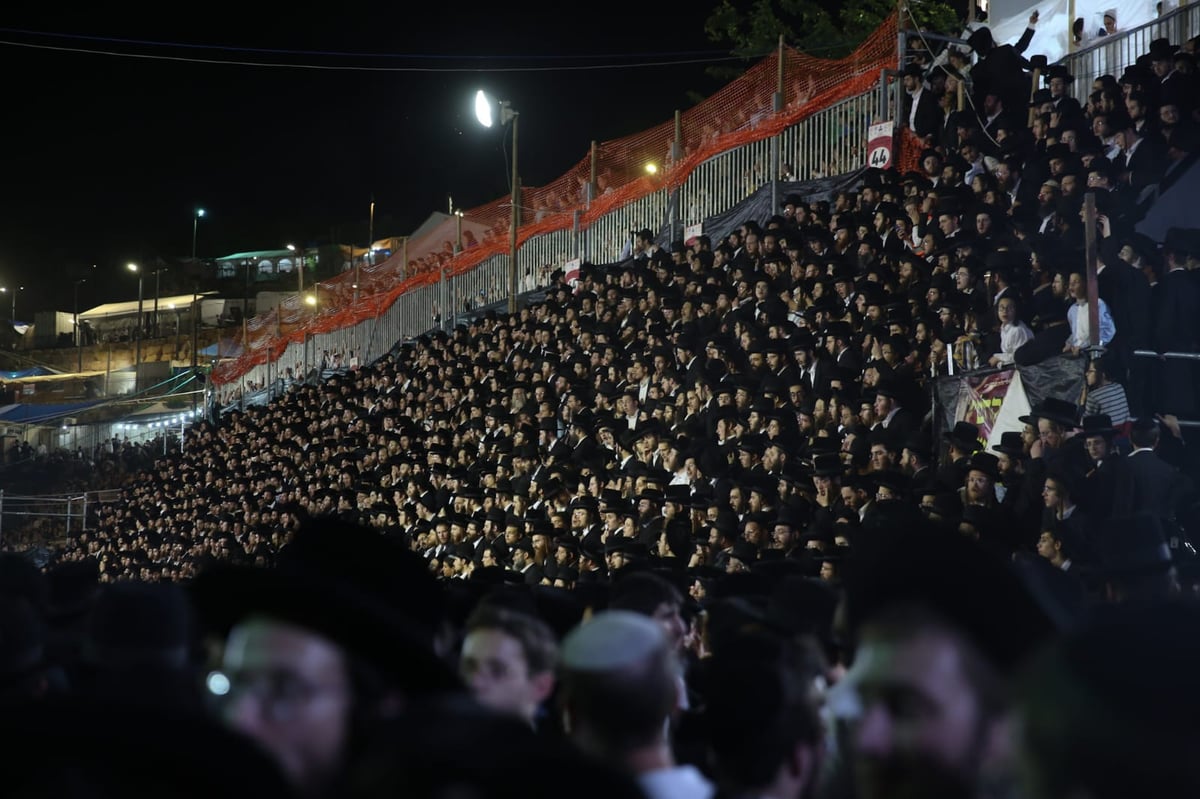 תיעוד מיוחד: ההדלקה של ר' מיילך בידרמן במירון