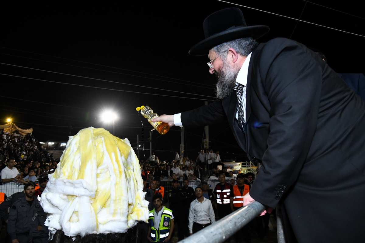 צפו: המונים בהדלקה הספרדית בציון במירון