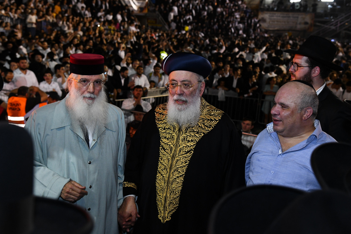 צפו: המונים בהדלקה הספרדית בציון במירון