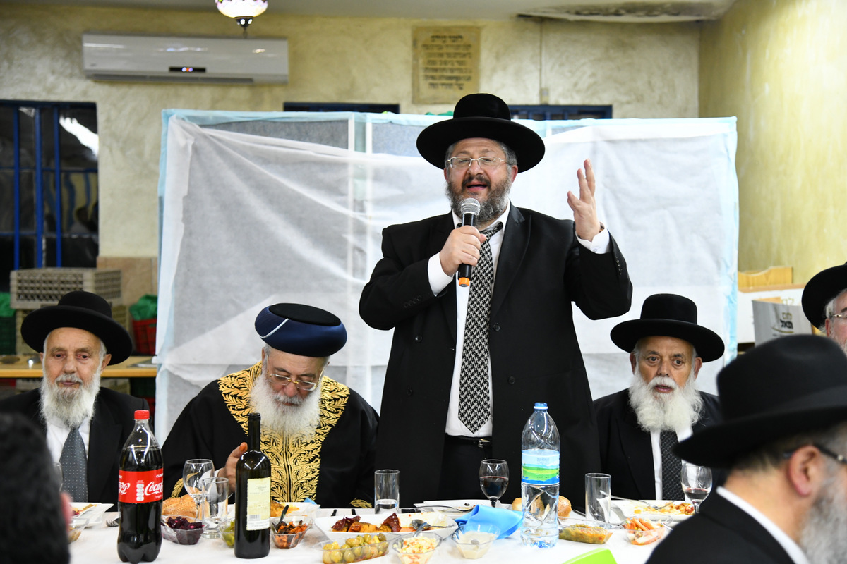 צפו: המונים בהדלקה הספרדית בציון במירון