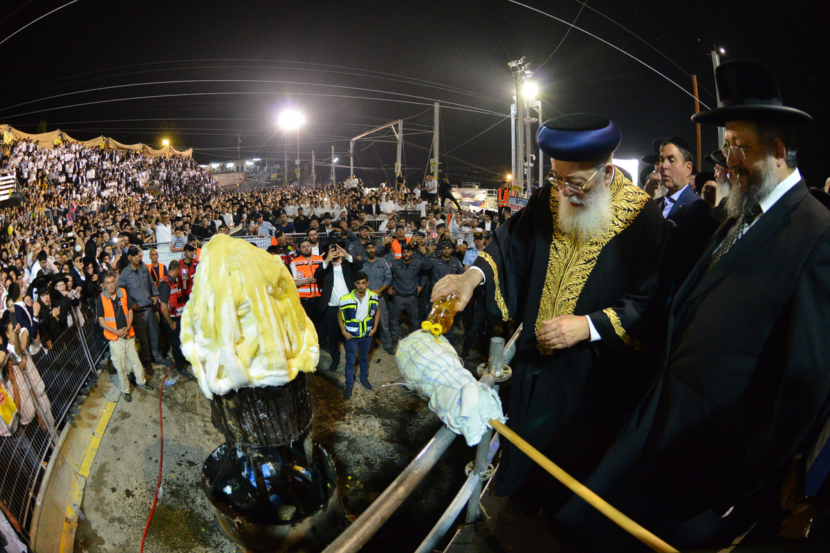 צפו: המונים בהדלקה הספרדית בציון במירון