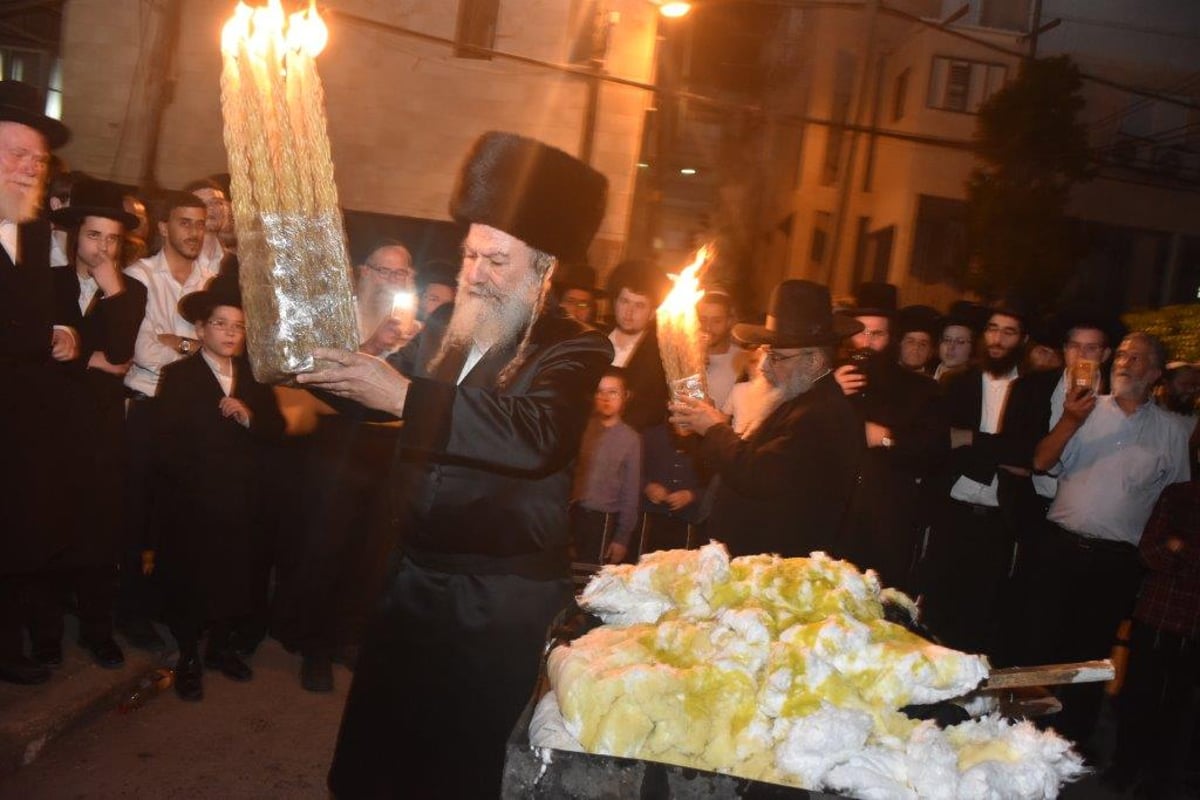 ההדלקה ומעמד ה'חלאקה' בחסידות אשלג