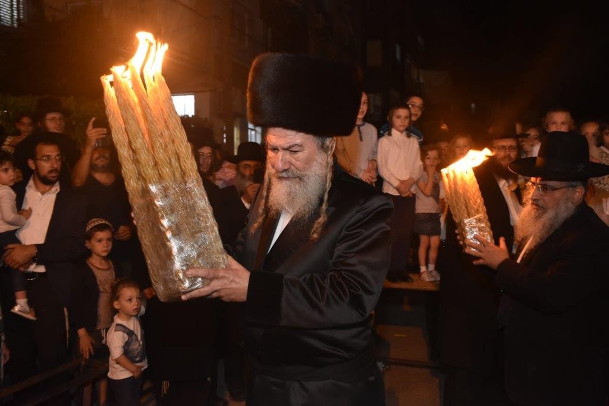 ההדלקה ומעמד ה'חלאקה' בחסידות אשלג