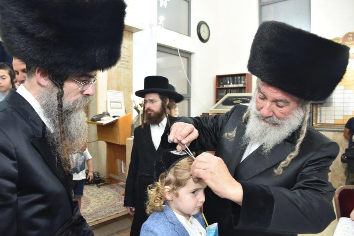 ההדלקה ומעמד ה'חלאקה' בחסידות אשלג