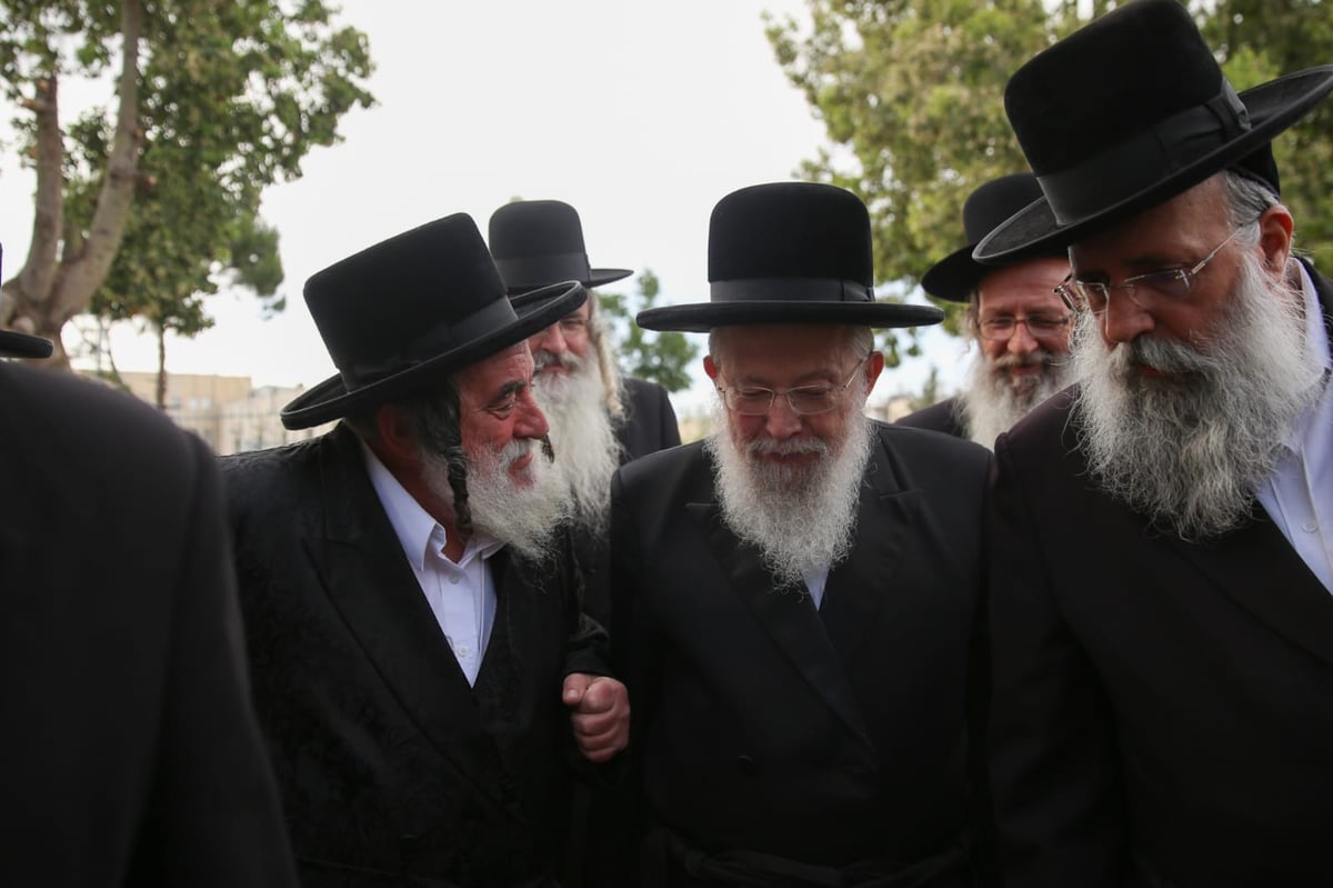 תיעוד: האדמו"רים מגיעים לכינוס המועצת