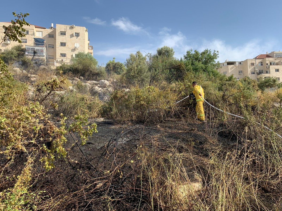 הכבאים הצליחו להשתלט על שריפה גדולה בבית שמש