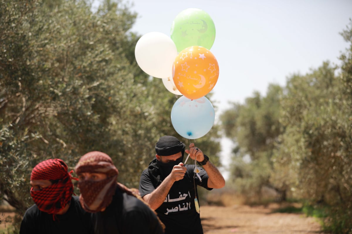 תיעוד מעזה: כך מכינים את "בלוני התבערה"