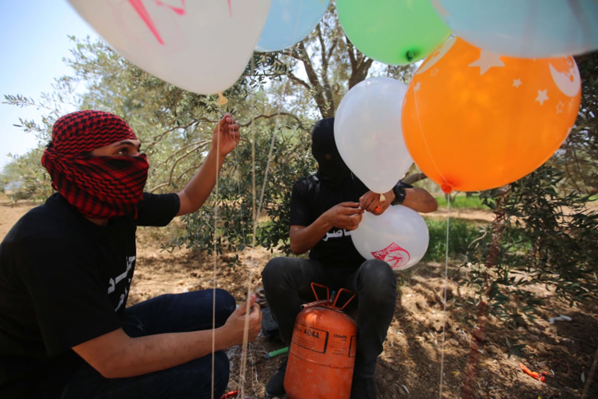 תיעוד מעזה: כך מכינים את "בלוני התבערה"