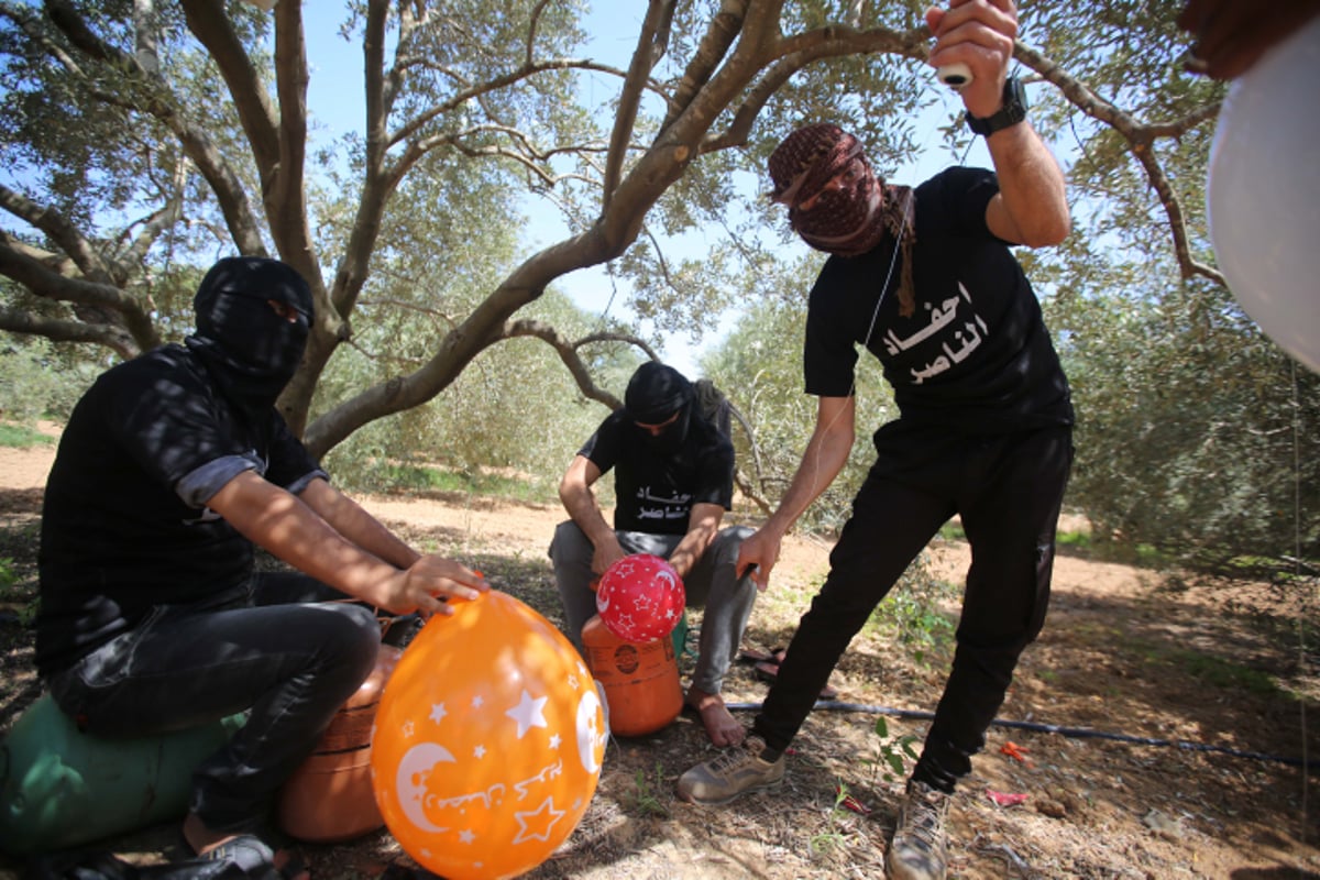 תיעוד מעזה: כך מכינים את "בלוני התבערה"