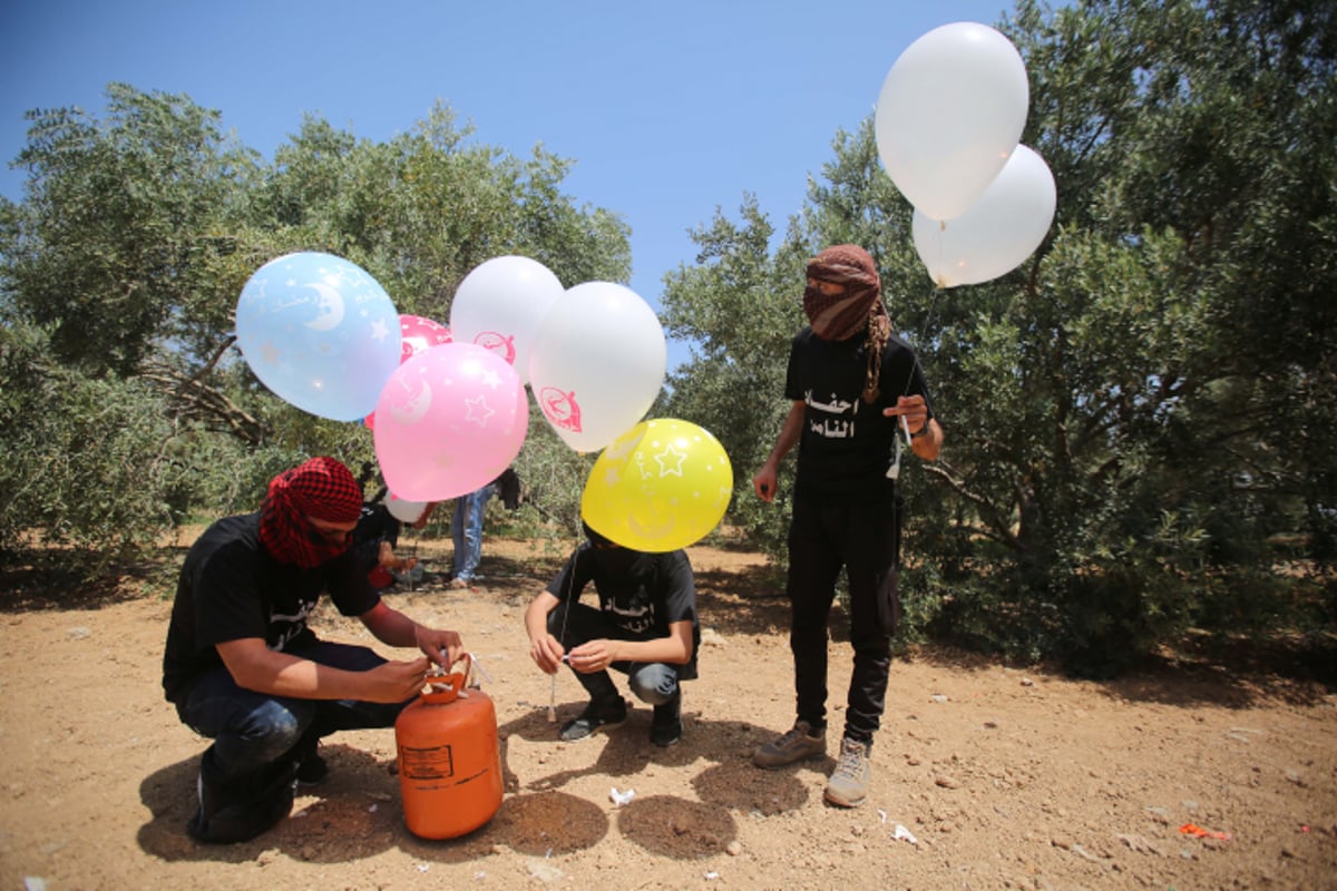 תיעוד מעזה: כך מכינים את "בלוני התבערה"