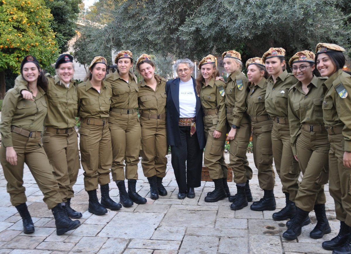 סמל לצניעות • גלריית פרידה מנחמה ריבלין