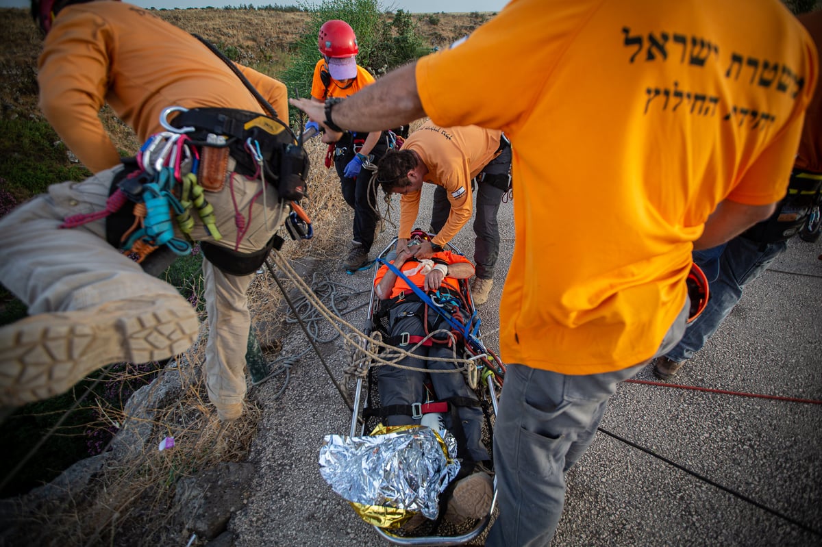 כך מחלצים אדם שנפל מצוק ברמת הגולן • תיעוד