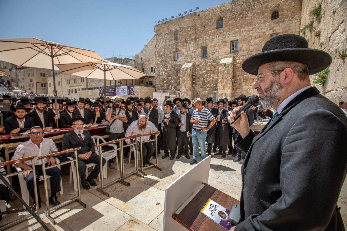 רבבות בעצרות תפילה והודיה ברחבי העולם לציון 'יום השחרור וההצלה'