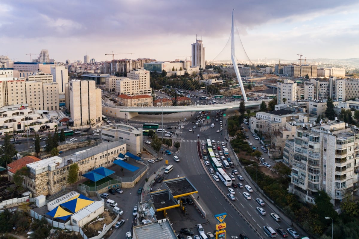 אין כניסה לרכבים פרטיים מגשר המיתרים לבנייני האומה