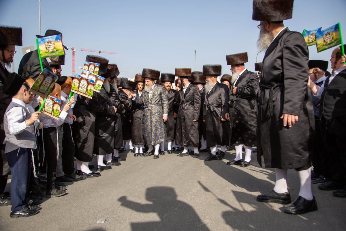 מעמד קבלת פנים ו'טיש' נעילת החג בדז'יקוב ויז'ניץ