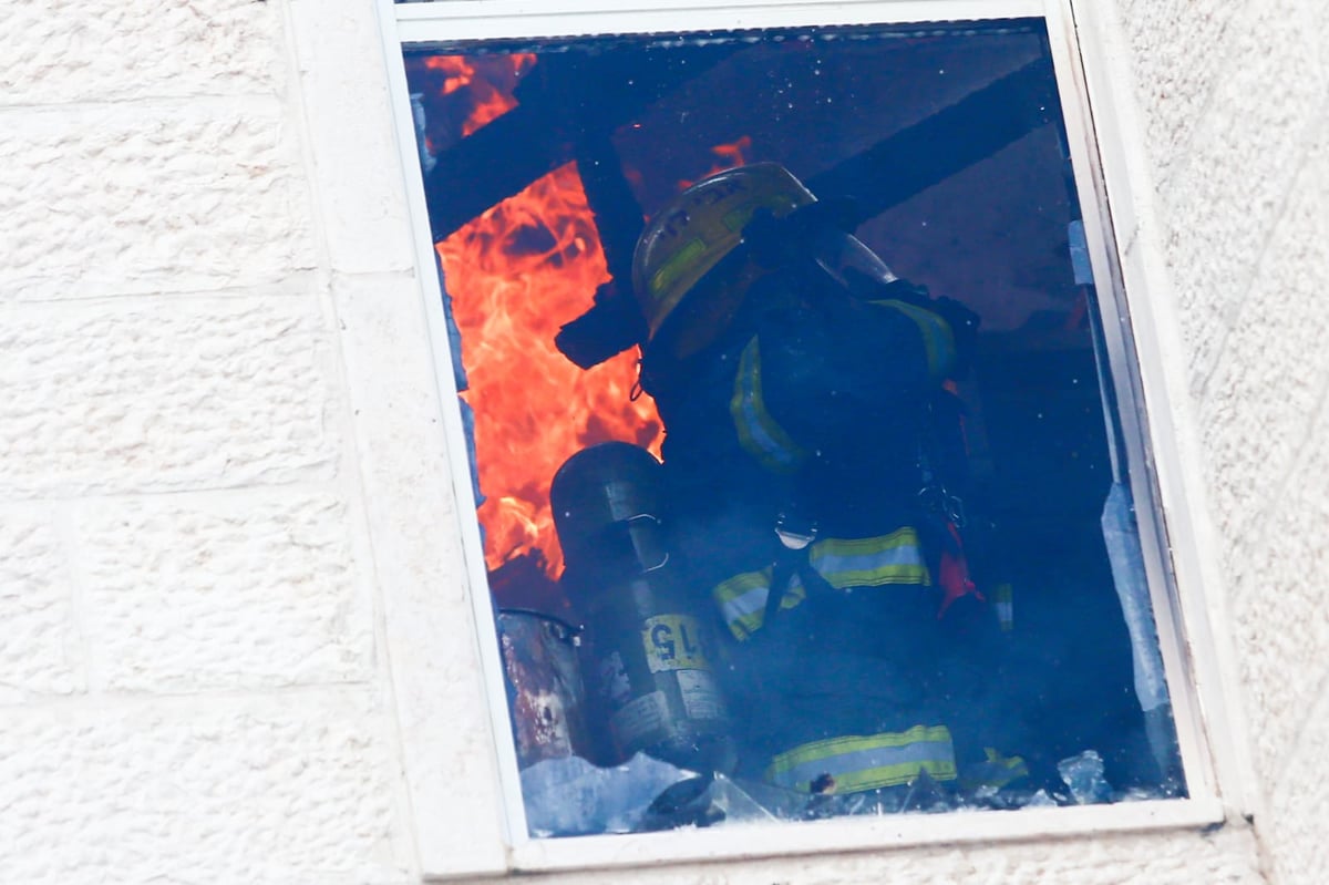 דיירת הבניין ל'כיכר השבת': "ילד הדליק אש וזה התפשט" • צפו