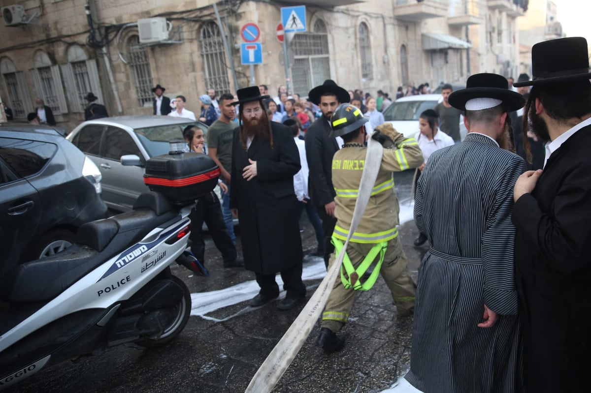 דיירת הבניין ל'כיכר השבת': "ילד הדליק אש וזה התפשט" • צפו