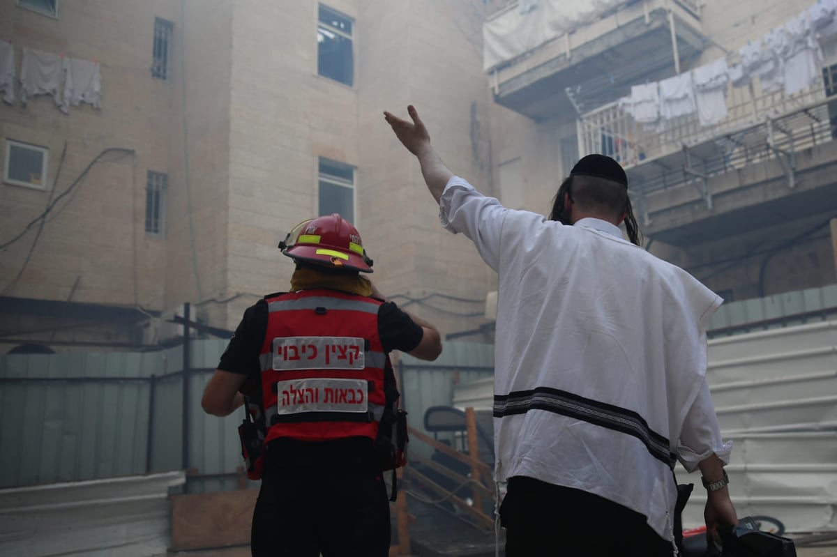 דיירת הבניין ל'כיכר השבת': "ילד הדליק אש וזה התפשט" • צפו