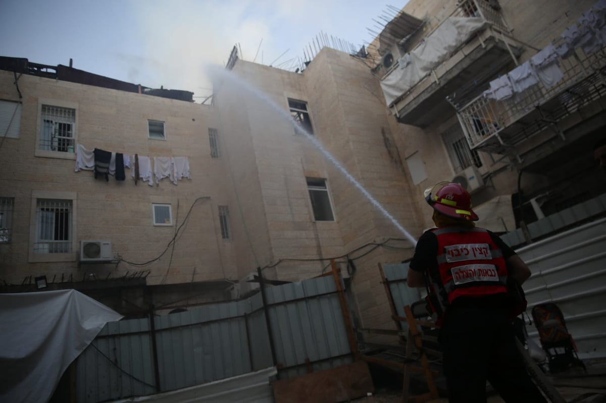 דיירת הבניין ל'כיכר השבת': "ילד הדליק אש וזה התפשט" • צפו