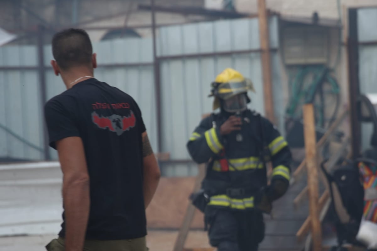 דיירת הבניין ל'כיכר השבת': "ילד הדליק אש וזה התפשט" • צפו