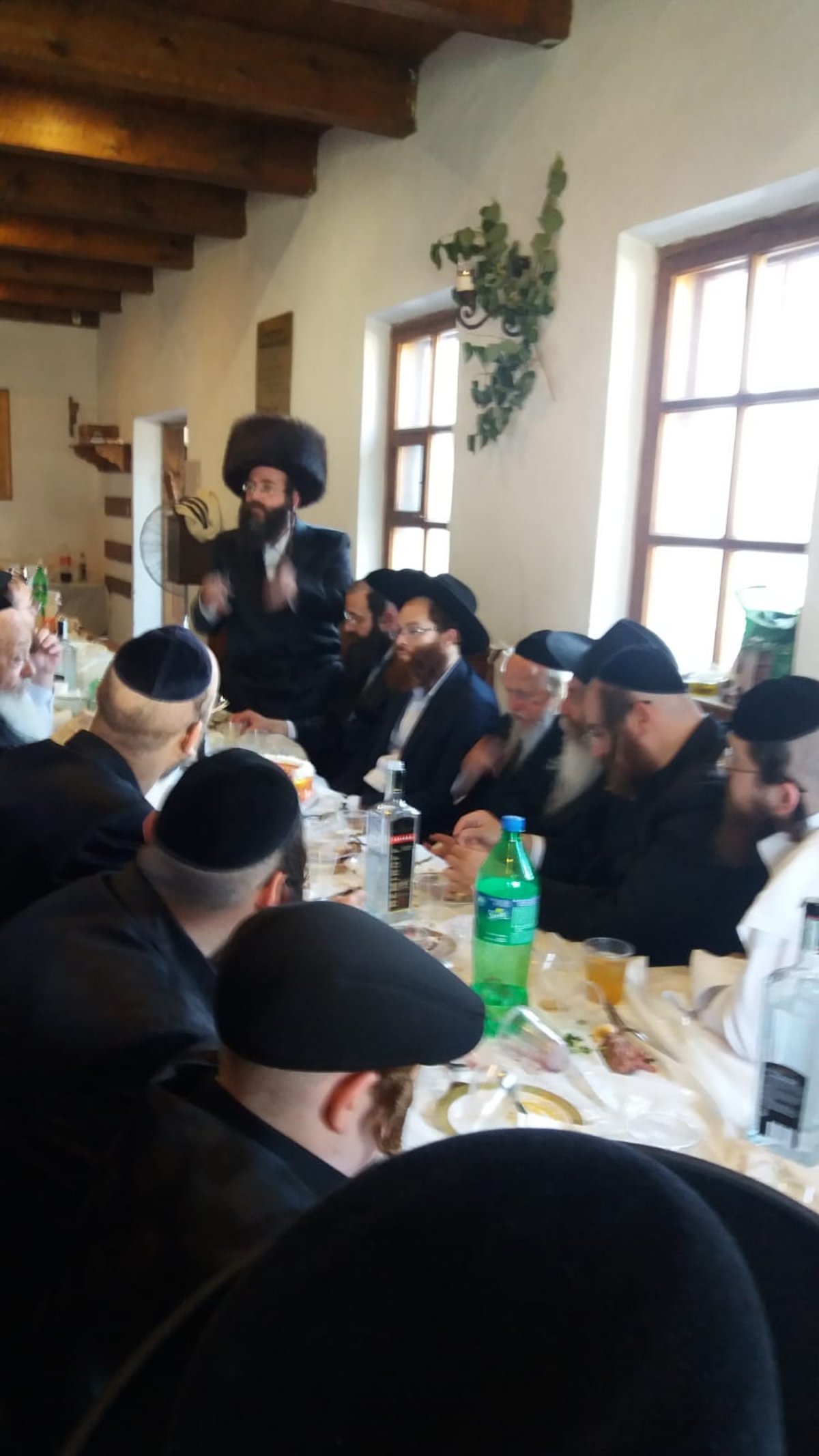 כך חגגו יו"ט בבית הכנסת של הבעל שם טוב במעז'יבוז