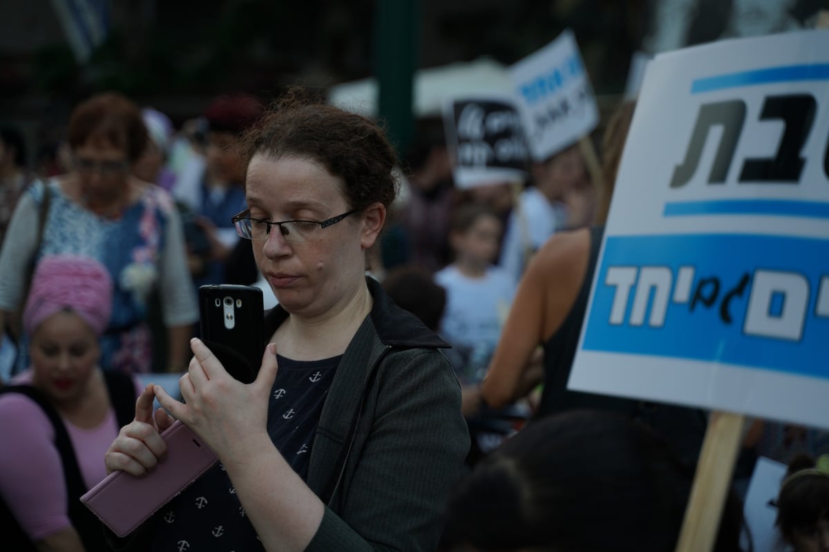 חילונים, דתיים וחרדים מחו נגד חילול שבת קודש