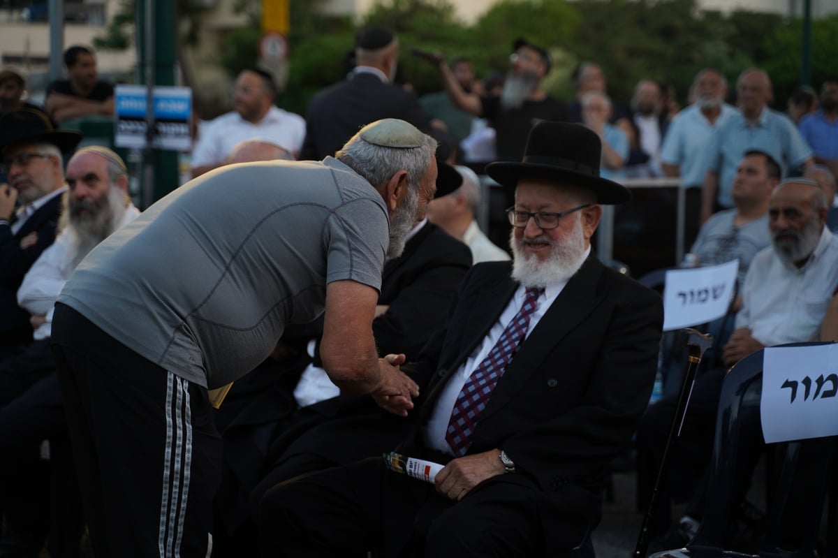 חילונים, דתיים וחרדים מחו נגד חילול שבת קודש