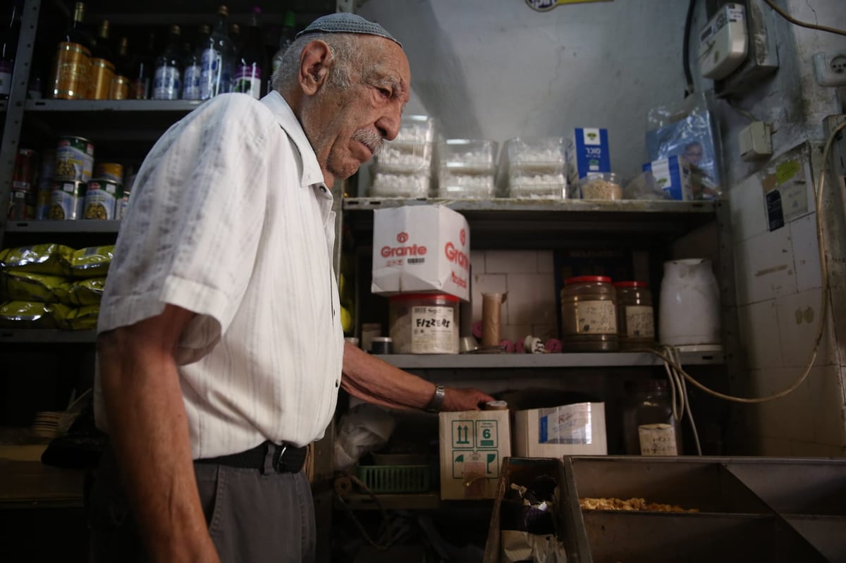 למעלה מיובל: מוכר התבלינים הוותיק של שוק הבוכרים