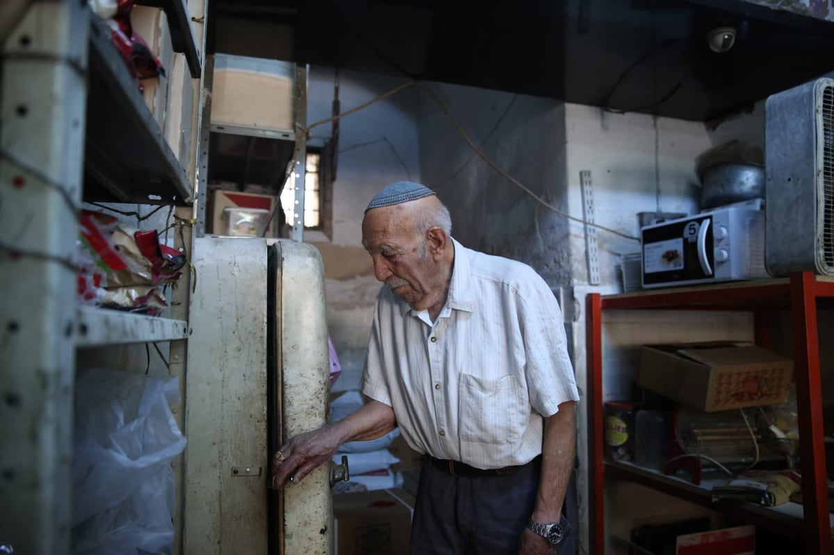 למעלה מיובל: מוכר התבלינים הוותיק של שוק הבוכרים