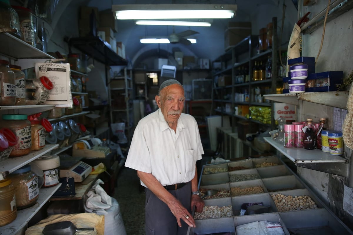 למעלה מיובל: מוכר התבלינים הוותיק של שוק הבוכרים